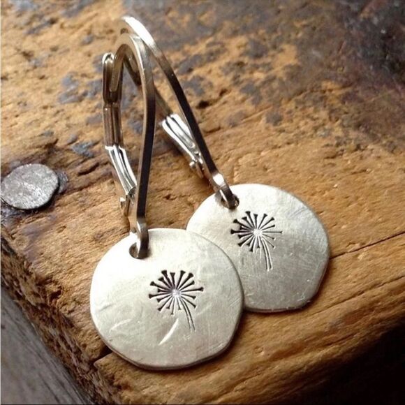 #42 Sterling Silver Boho Dandelion Disc Earrings - Picture 1 of 4
